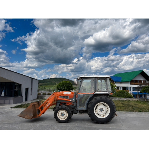 Tractor japonez 32CP Kubota GL32 4x4 cu cabina si incarcator frontal