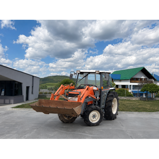 Tractor japonez 32CP Kubota GL32 4x4 cu cabina si incarcator frontal + freza de sol