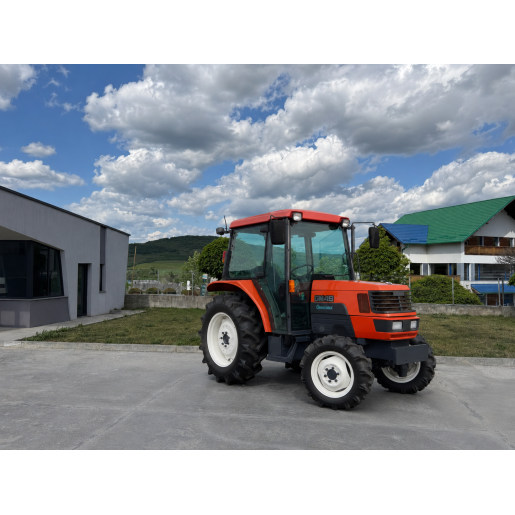 Tractor japonez 49CP Kubota GM49 4x4 cu cabina + freza de sol