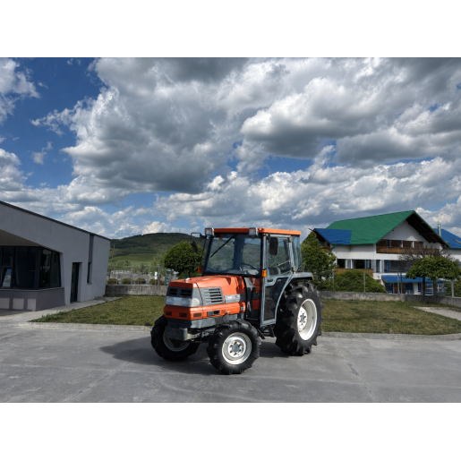 Tractor japonez 32CP Kubota GL320 4x4 cu cabina + freza de sol