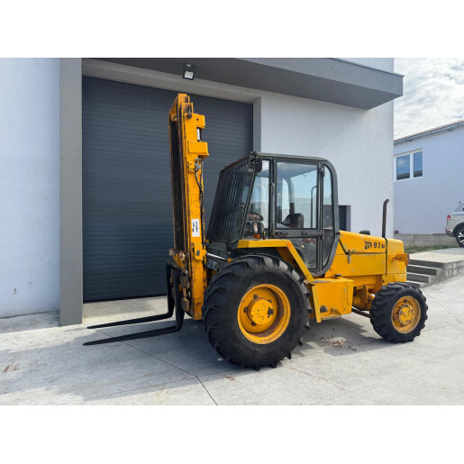 Motostivuitor diesel JCB 926B pentru teren accidentat   