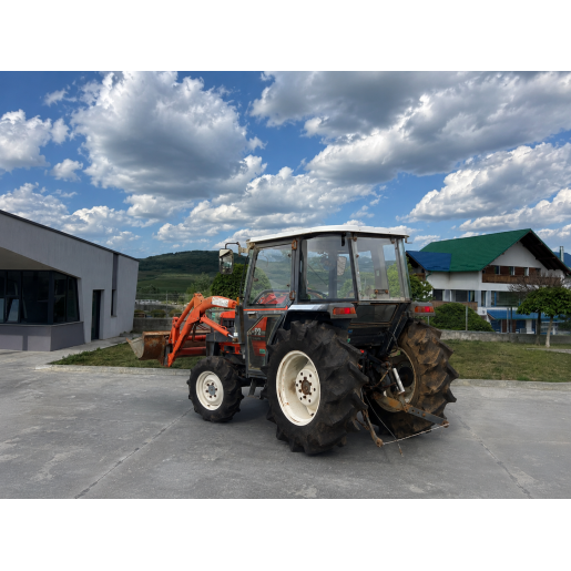 Tractor japonez 32CP Kubota GL32 4x4 cu cabina si incarcator frontal + freza de sol