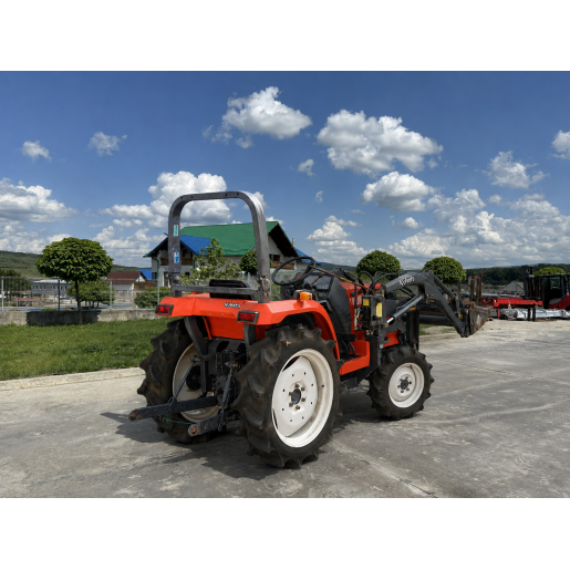 Tractor Japonez 21CP 4x4 Kubota GT3 cu incarcator frontal si freza de sol