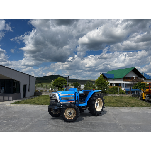 Tractor Japonez 27CP Iseki Landlader TA270F 4x4 - cu freza de sol