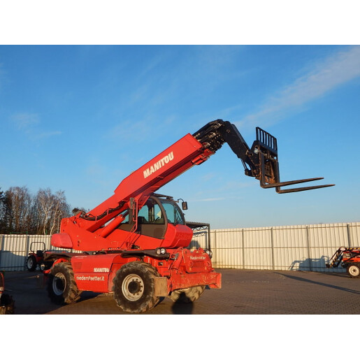 Incarcator frontal telescopic rotativ Manitou MRT 2150
