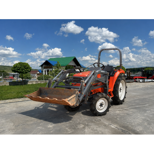 Tractor Japonez 21CP 4x4 Kubota GT3 cu incarcator frontal si freza de sol