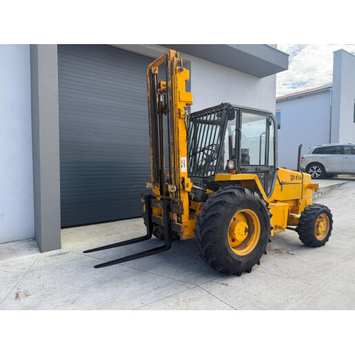 Motostivuitor diesel JCB 926B pentru teren accidentat   