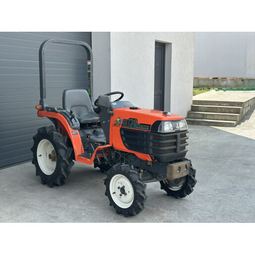 Tractor Japonez 13CP 4x4 Kubota GB130 cu freza de sol