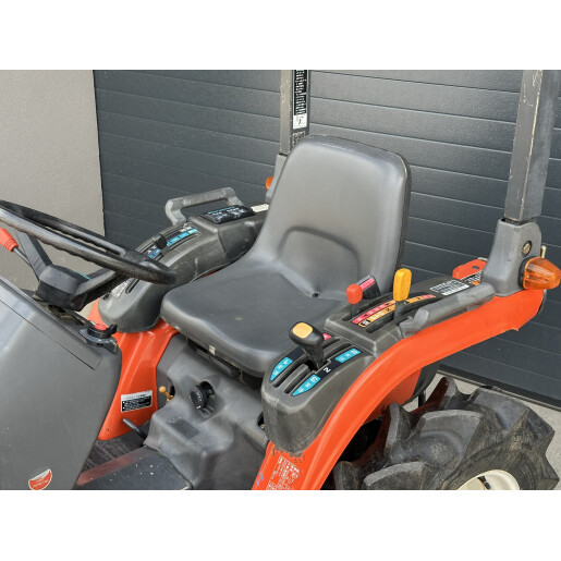 Tractor Japonez 13CP 4x4 Kubota GB130 cu freza de sol