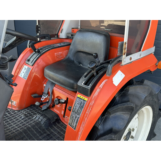 Tractor Japonez 21CP 4×4 Kubota GT3 cu semicabina
