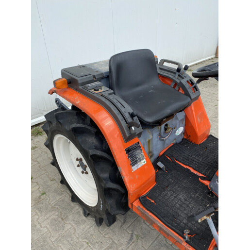Tractor japonez 4×4 Kubota  A17