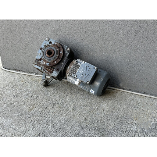 Motor electric VECTOR - 0.75 KW cu reductor pt diverse utilizari