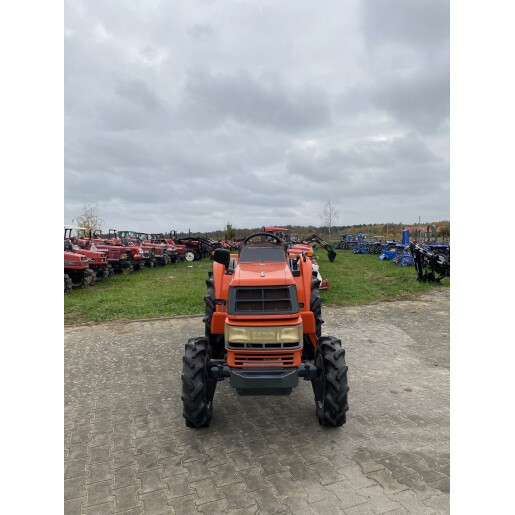 Tractor japonez 4×4 Kubota GT3