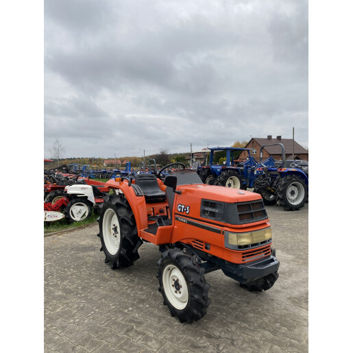 Tractor japonez 4×4 Kubota GT3