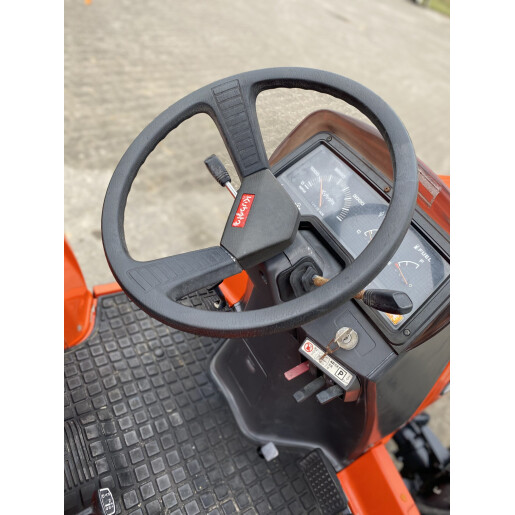 Tractor japonez 4×4 Kubota GT3