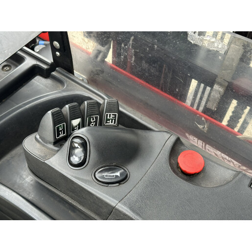 Reach Truck HYSTER R2.0HD Electric - 2T / 10.5m - 2015 