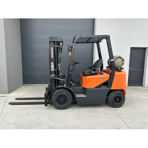 Stivuitor Dosan 25 GX - GPL - 2.5T - 2011 