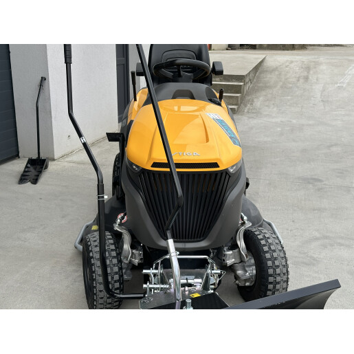 Masina de tuns gazon tip tractor (ride-on mower) STIGA  Estate Pro 9122 XWSY cu lama de zapada 
