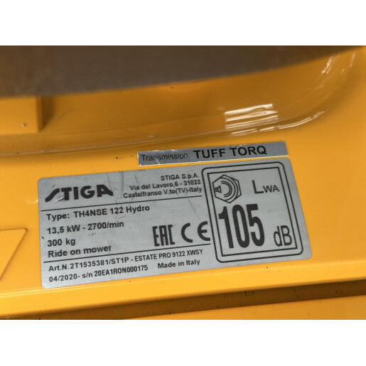 Masina de tuns gazon tip tractor (ride-on mower) STIGA  Estate Pro 9122 XWSY cu lama de zapada 