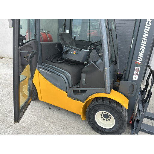 Motostivuitor Jungheinrich TFG 425S - GPL - 2.5T - 2010