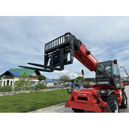 Incarcator frontal telescopic rotativ Manitou MRT 1742 