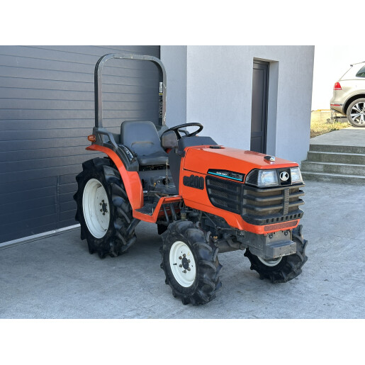 Tractor Japonez 4×4 20CP Kubota GB200 