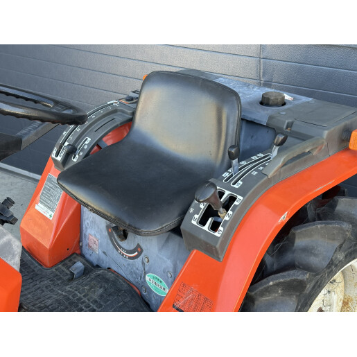 Tractor japonez 4×4 Kubota  A17