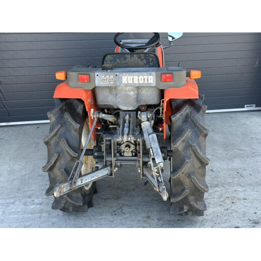 Tractor japonez 4×4 Kubota  A17