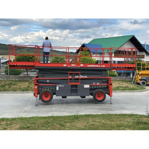 Nacela Skyjack SJ9250 RT - 17,2 m | 4x4 | Stabilizatori | 2015 | 2.105 ore