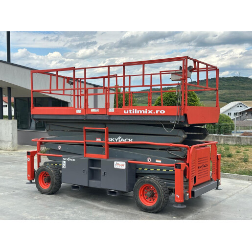 Nacela Skyjack SJ9250 RT - 17,2 m | 4x4 | Stabilizatori | 2015 | 2.105 ore