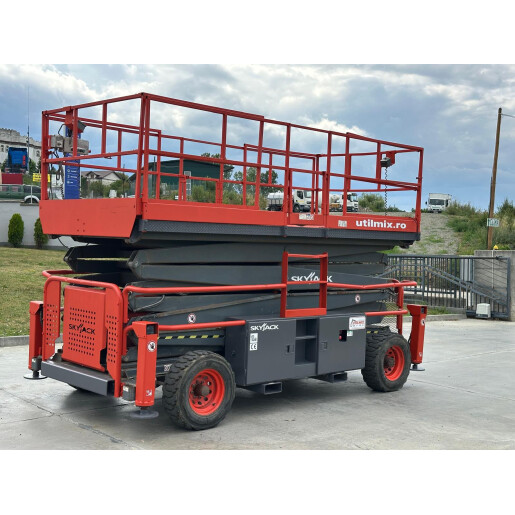 Nacela Skyjack SJ9250 RT - 17,2 m | 4x4 | Stabilizatori | 2015 | 2.105 ore