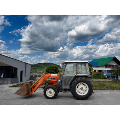 Tractor japonez 32CP Kubota GL32 4x4 cu cabina si incarcator frontal