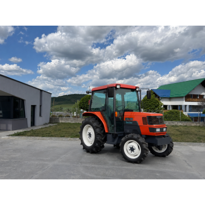 Tractor japonez 49CP Kubota GM49 4x4 cu cabina + freza de sol