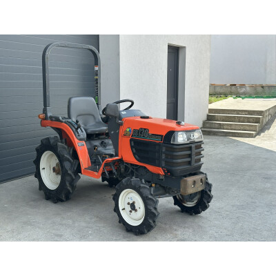 Tractor Japonez 13CP 4x4 Kubota GB130 cu freza de sol