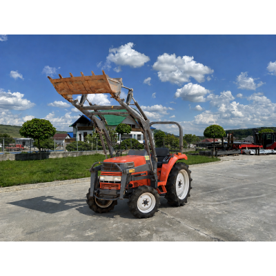 Tractor Japonez 21CP 4x4 Kubota GT3 cu incarcator frontal si freza de sol