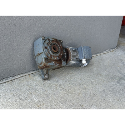 Motor electric VECTOR - 0.75 KW cu reductor pt diverse utilizari