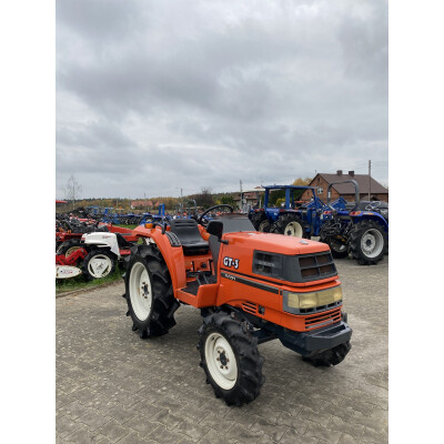 Tractor japonez 4×4 Kubota GT3