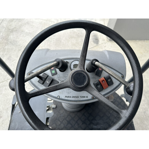 Maturatoare aspiranta cu operator la bord HAKO JONAS 1200E
