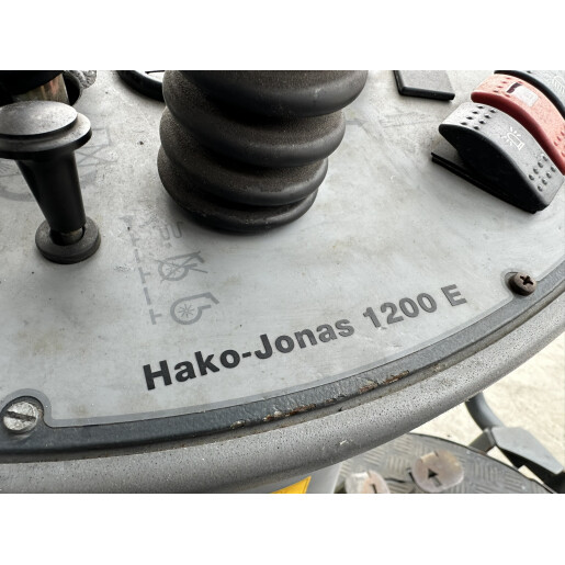 Maturatoare aspiranta cu operator la bord HAKO JONAS 1200E