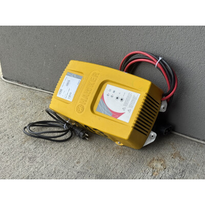 Statie incarcare Hawker 24V/80A