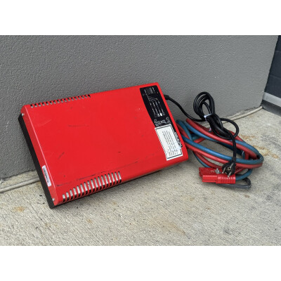 Statie de incarcare MicroPower SMC 24V/100A