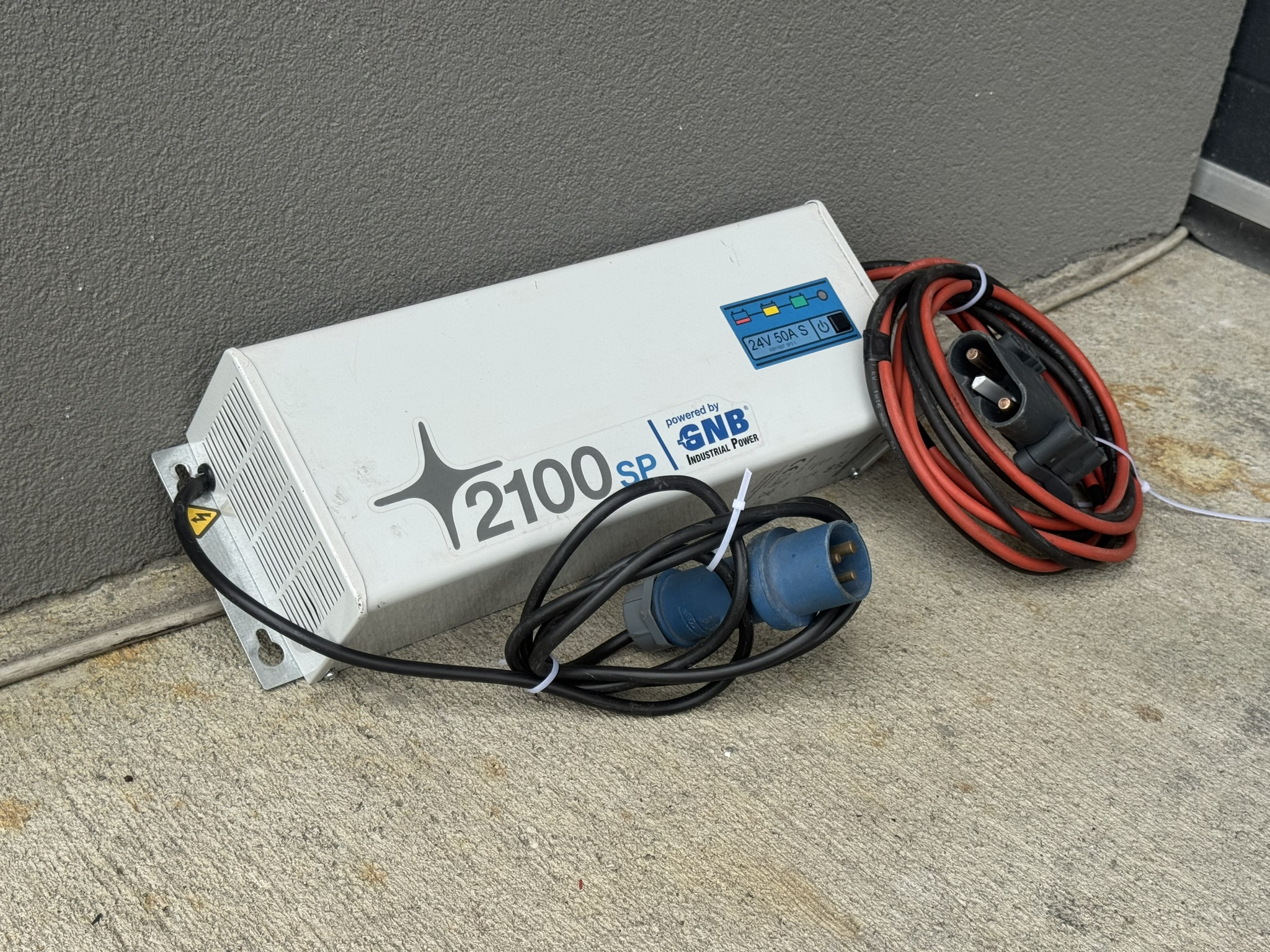 Statie De Incarcare GNB 2100SP 24V 50A Utilmix statie-de-incarcare-gnb-2100sp-24v-50a-utilmix