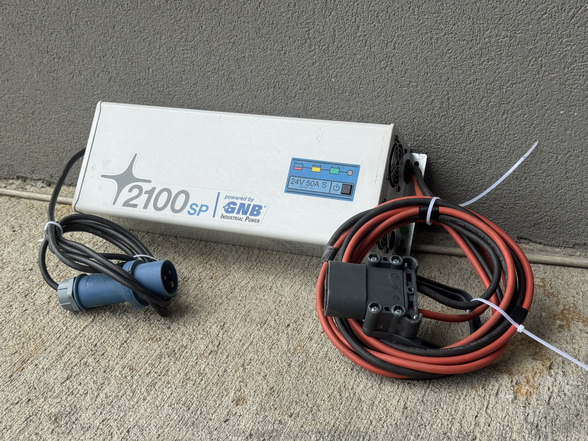 Statie De Incarcare GNB 2100SP 24V 50A Utilmix statie-de-incarcare-gnb-2100sp-24v-50a-utilmix